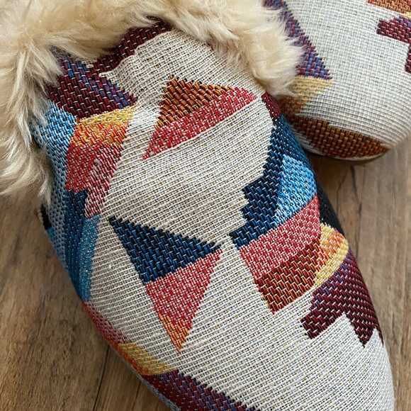 Universal Thread Sandals - Picture 5 of 7